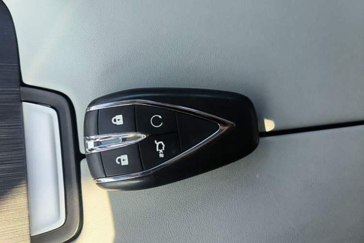 Used CHANGAN CS75 PLUS 2026 Model, Smart Champion Edition 1.5T New Blue Whale Smart Navigation Version Vehicle Key
