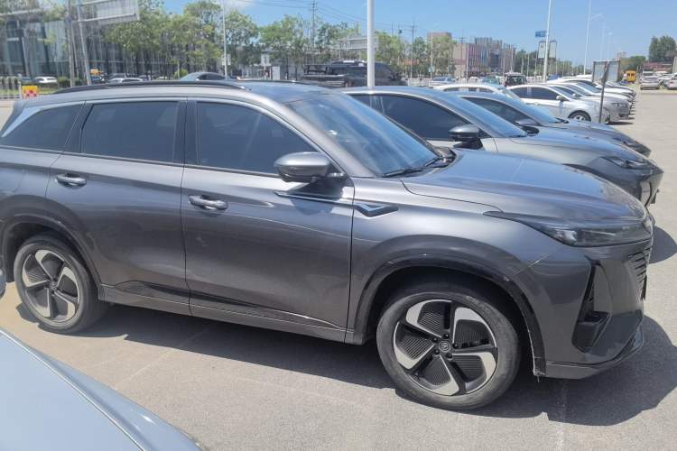 Used CHANGAN CS75 PLUS iDD 2023 ZhiDian iDD Smart Leading Model Exterior 2