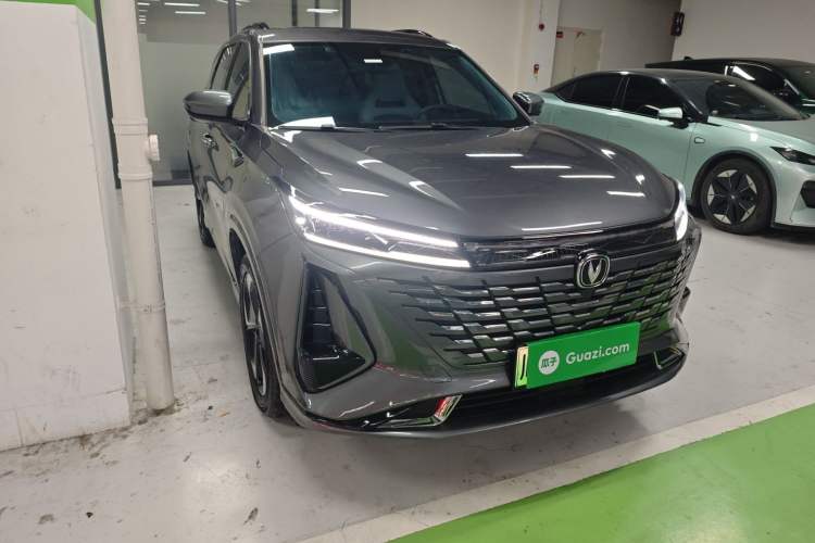 Used CHANGAN CS75 PLUS iDD 2023 ZhiDian iDD Smart Leading Model Front Right 45 Deg