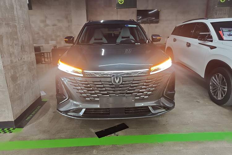 Used CHANGAN CS75 PLUS iDD 2023 ZhiDian iDD Smart Leading Model Front