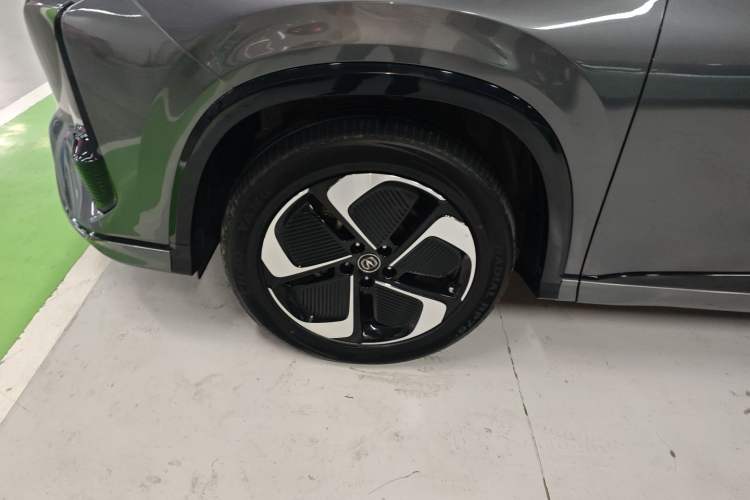Used CHANGAN CS75 PLUS iDD 2023 ZhiDian iDD Smart Leading Model Left Front Wheel Hub