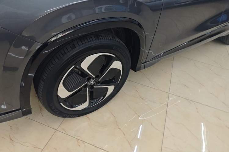 Used CHANGAN CS75 PLUS iDD 2023 ZhiDian iDD Smart Leading Model Left Front Wheel Hub