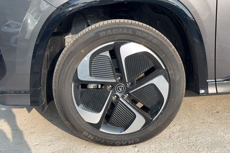 Used CHANGAN CS75 PLUS iDD 2023 ZhiDian iDD Smart Leading Model Left Front Wheel Hub