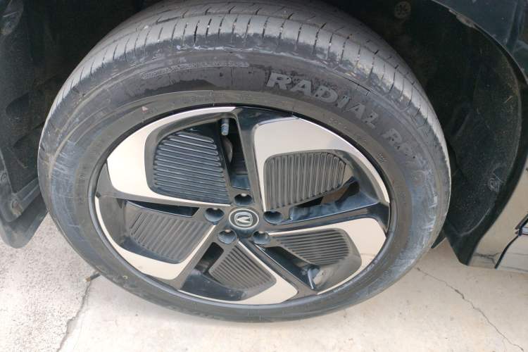 Used CHANGAN CS75 PLUS iDD 2023 ZhiDian iDD Smart Leading Model Right Rear Wheel Hub