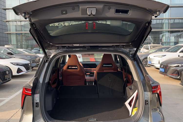 Used CHANGAN CS75 PLUS iDD 2023 ZhiDian iDD Smart Leading Model Trunk