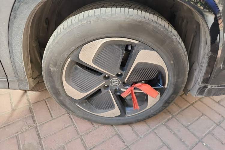 Used CHANGAN CS75 PLUS iDD 2023 ZhiDian iDD Smart Leading Model Right Front Wheel Hub