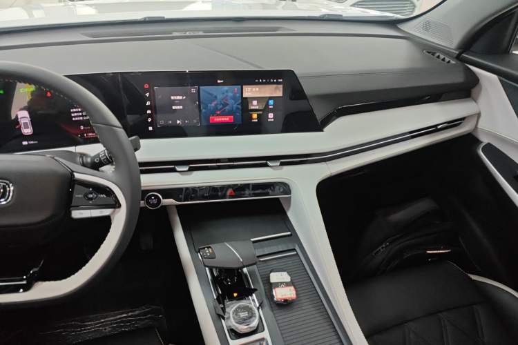 Used CHANGAN CS75 PLUS iDD 2023 ZhiDian iDD Smart Leading Model Audio And AC Panel