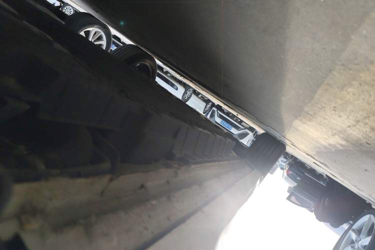 Used CHANGAN CS75 PLUS iDD 2023 ZhiDian iDD Smart Leading Model Left Side Sill