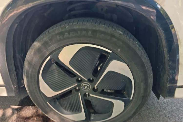 Used CHANGAN CS75 PLUS iDD 2023 ZhiDian iDD Smart Leading Model Right Front Wheel Hub