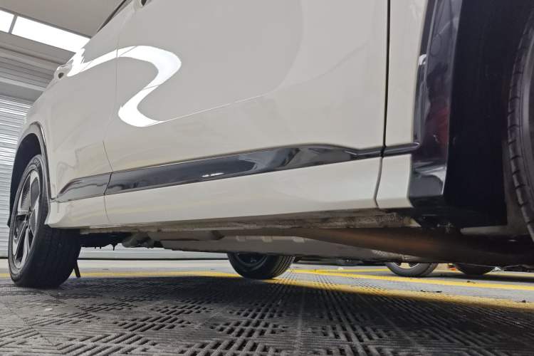 Used CHANGAN CS75 PLUS iDD 2023 ZhiDian iDD Smart Leading Model Right Side Sill