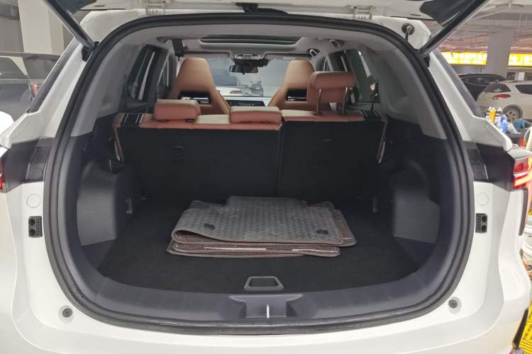 Used CHANGAN CS75 PLUS iDD 2023 ZhiDian iDD Smart Leading Model Trunk