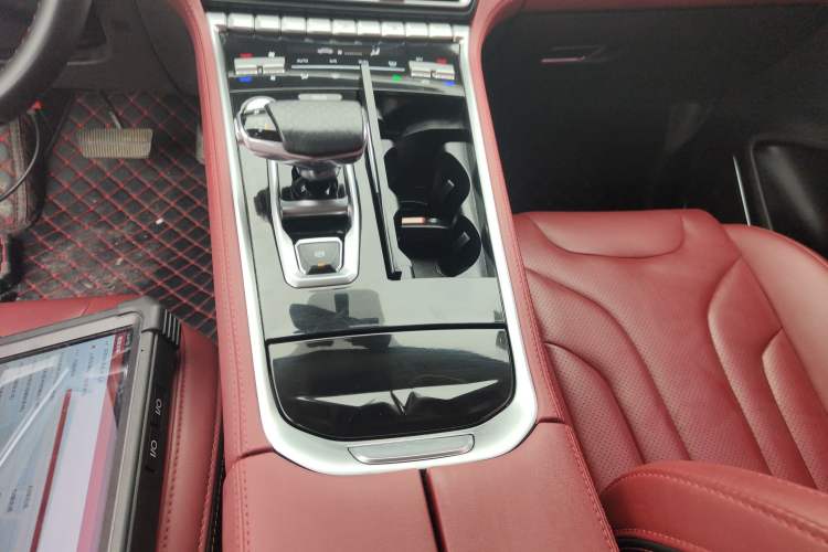Used CHANGAN CS85 COUPE 2019 1.5T DCT Dynamic Version China VI Standard Gear Lever