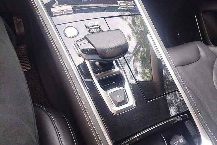Used CHANGAN CS85 COUPE 2019 2.0T Automatic Luxury Edition China VI Standard Gear Lever