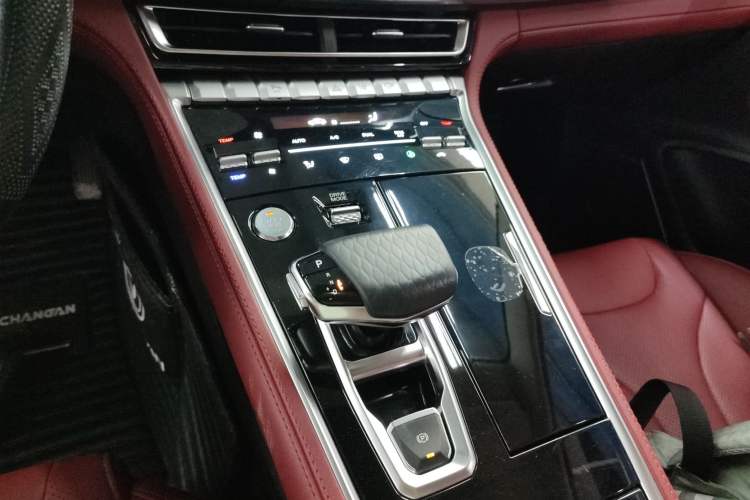 Used CHANGAN CS85 COUPE 2019 1.5T DCT Luxury Version China VI Standard Gear Lever