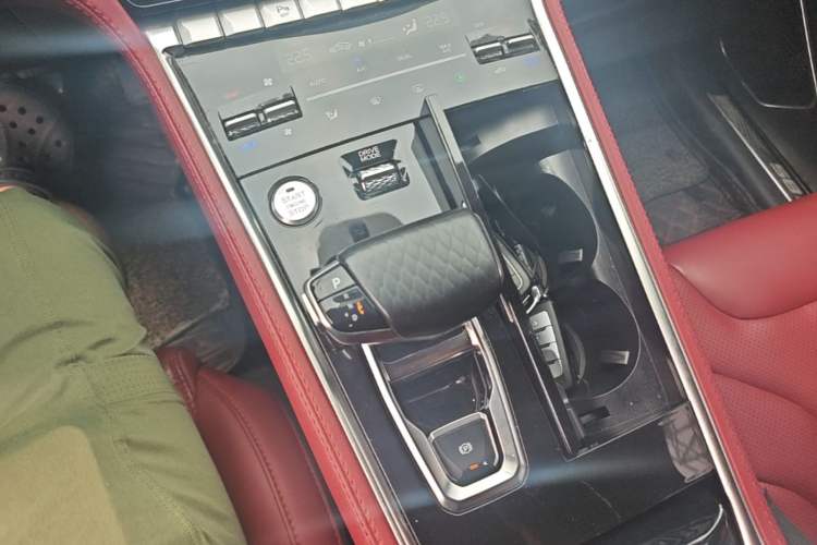 Used CHANGAN CS85 COUPE 2019 2.0T Automatic Luxury Edition China VI Standard Gear Lever