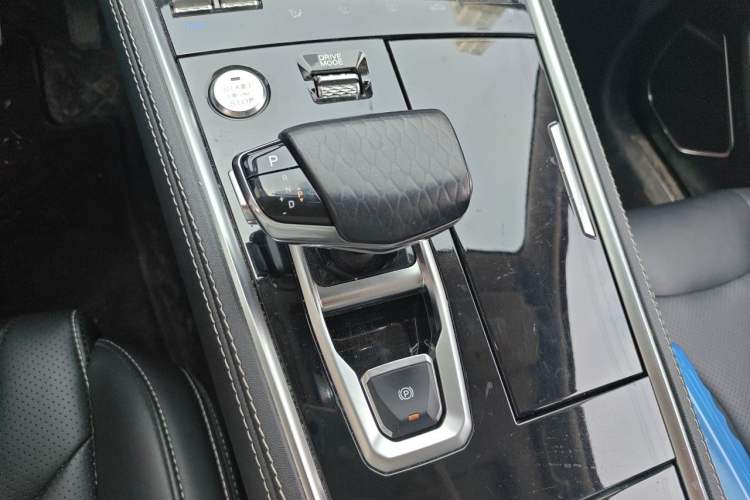 Used CHANGAN CS85 COUPE 2019 2.0T Automatic Version China VI Standard Gear Lever