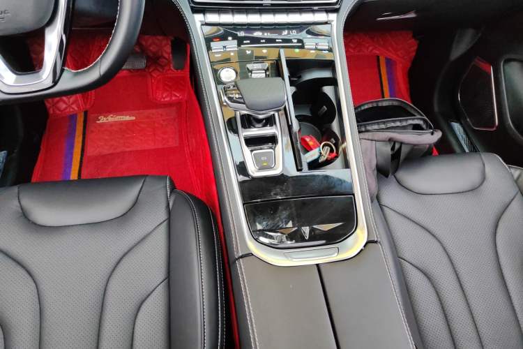Used CHANGAN CS85 COUPE 2019 1.5T DCT Luxury Version China VI Standard Gear Lever