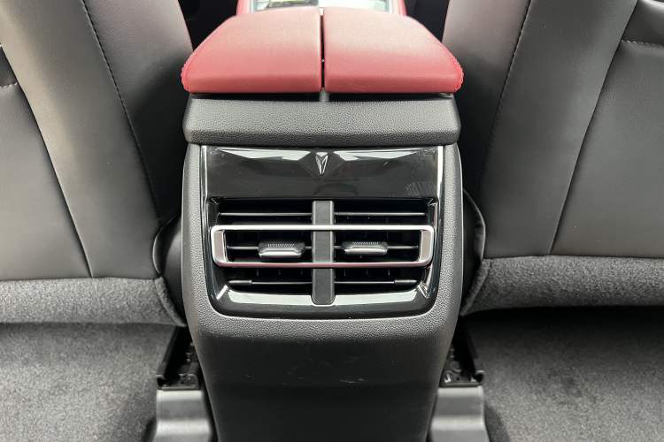 Used CHANGAN CS85 COUPE 2019 2.0T Automatic Luxury Edition China VI Standard Interior 11
