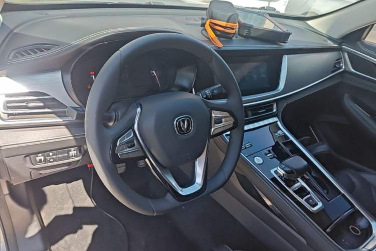 Used CHANGAN CS85 COUPE 2019 1.5T DCT Version China VI Standard Center Console