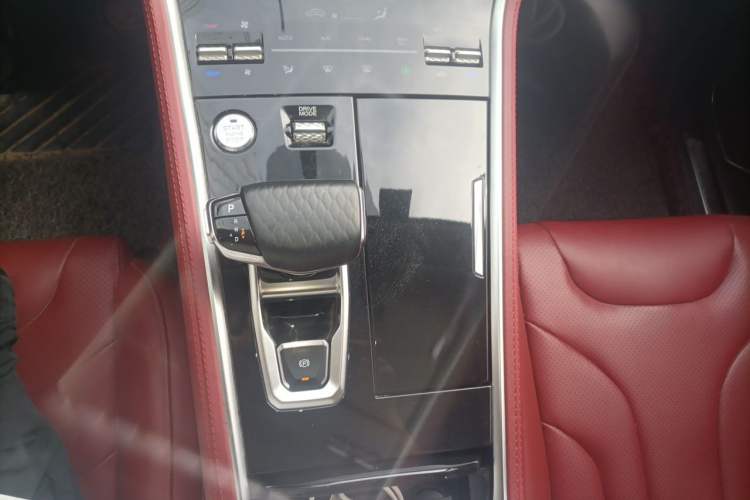 Used CHANGAN CS85 COUPE 2019 1.5T DCT Dynamic Version China VI Standard Gear Lever