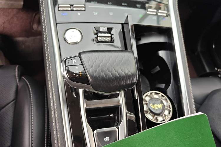 Used CHANGAN CS85 COUPE 2019 2.0T Automatic Version China V Standard Gear Lever