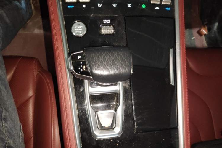 Used CHANGAN CS85 COUPE 2019 1.5T DCT Luxury Version China VI Standard Gear Lever