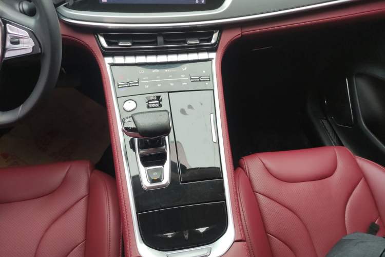 Used CHANGAN CS85 COUPE 2019 1.5T DCT Version China VI Standard Gear Lever