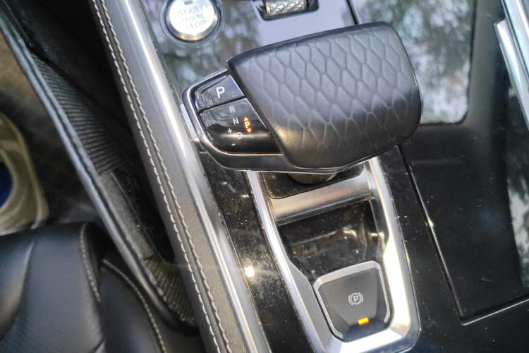 Used CHANGAN CS85 COUPE 2019 1.5T DCT Dynamic Version China VI Standard Gear Lever