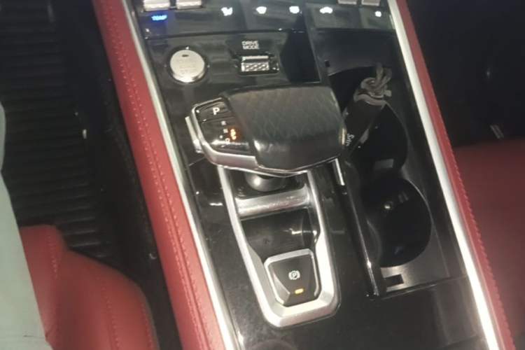 Used CHANGAN CS85 COUPE 2019 1.5T DCT Version China VI Standard Gear Lever