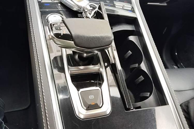 Used CHANGAN CS85 COUPE 2019 1.5T DCT Dynamic Version China VI Standard Gear Lever