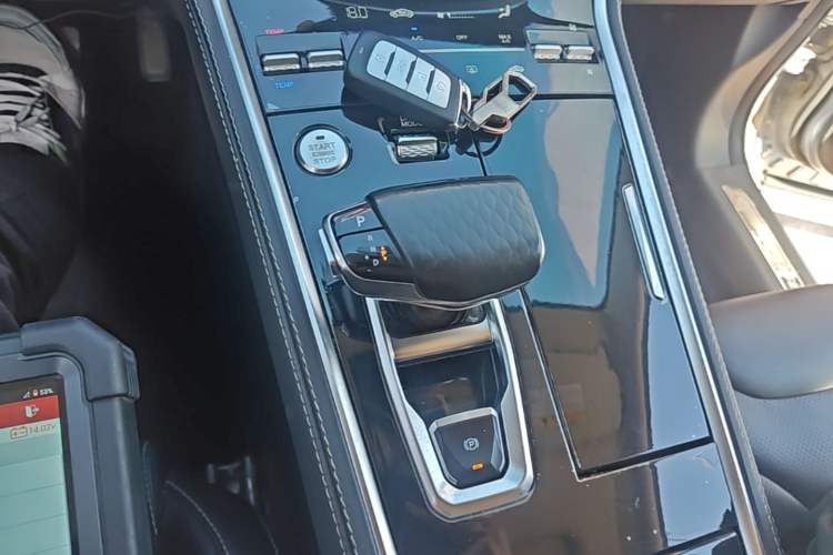 Used CHANGAN CS85 COUPE 2019 1.5T DCT Version China VI Standard Gear Lever