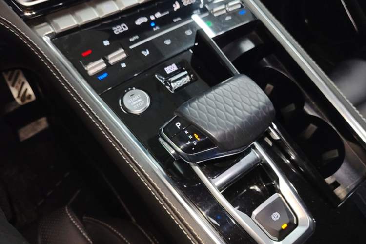 Used CHANGAN CS85 COUPE 2019 2.0T Automatic Luxury Edition China V Standard Gear Lever