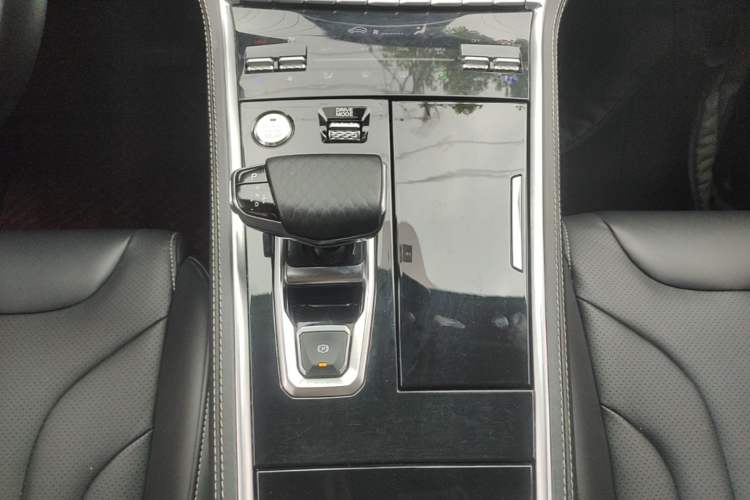 Used CHANGAN CS85 COUPE 2019 1.5T DCT Dynamic Version China VI Standard Gear Lever