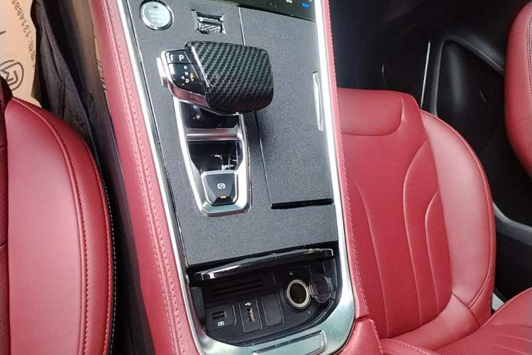 Used CHANGAN CS85 COUPE 2019 1.5T DCT Dynamic Version China VI Standard Gear Lever
