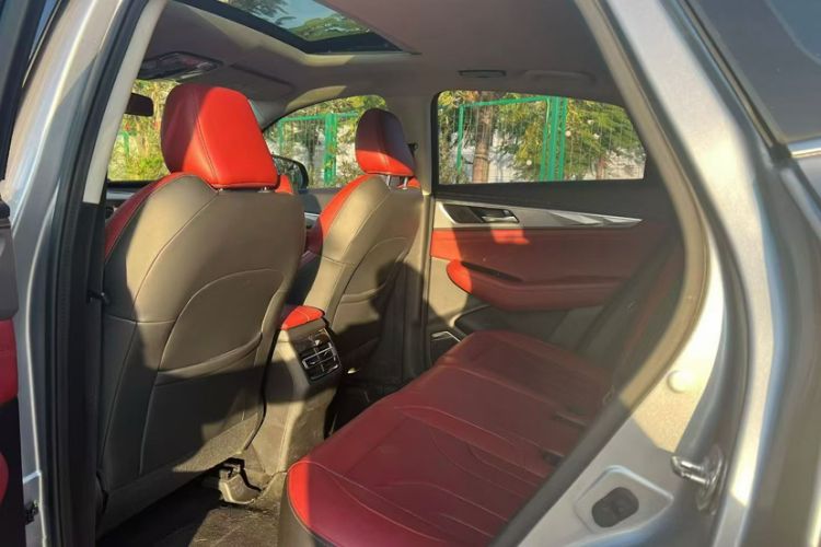 Used CHANGAN CS85 COUPE 2019 1.5T DCT Dynamic Version China VI Standard Interior 3