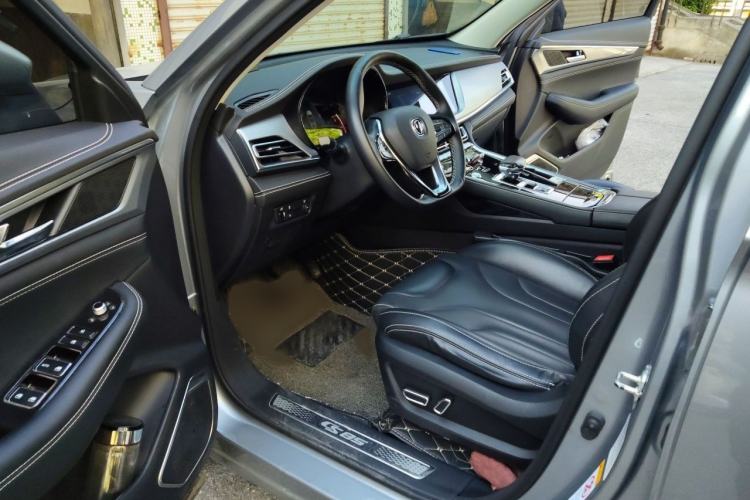 Used CHANGAN CS85 COUPE 2019 1.5T DCT Dynamic Version China VI Standard Interior 3