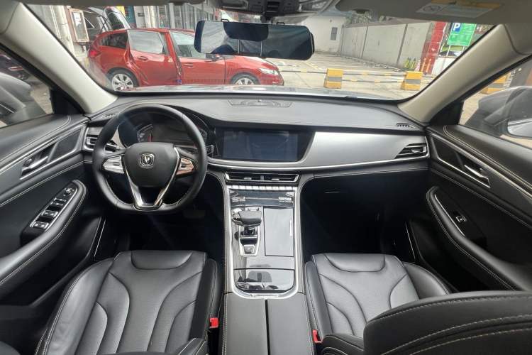 Used CHANGAN CS85 COUPE 2019 1.5T DCT Dynamic Version China VI Standard Interior 3