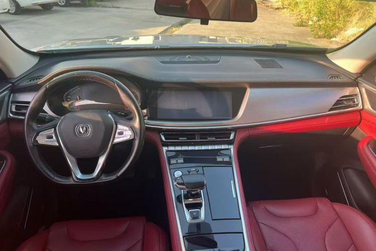 Used CHANGAN CS85 COUPE 2019 1.5T DCT Dynamic Version China VI Standard Interior 4