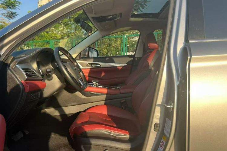 Used CHANGAN CS85 COUPE 2019 1.5T DCT Dynamic Version China VI Standard Interior 5