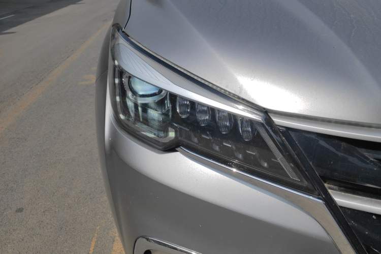 Used CHANGAN CS85 COUPE 2019 2.0T Automatic Luxury Edition China V Standard Right Front Headlight