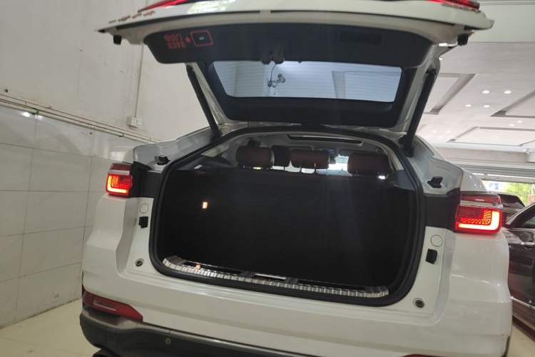 Used CHANGAN CS85 COUPE 2019 1.5T DCT Luxury Version China VI Standard Trunk