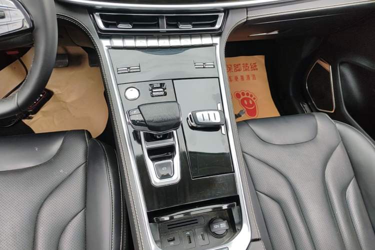 Used CHANGAN CS85 COUPE 2019 1.5T DCT Luxury Version China VI Standard Gear Lever