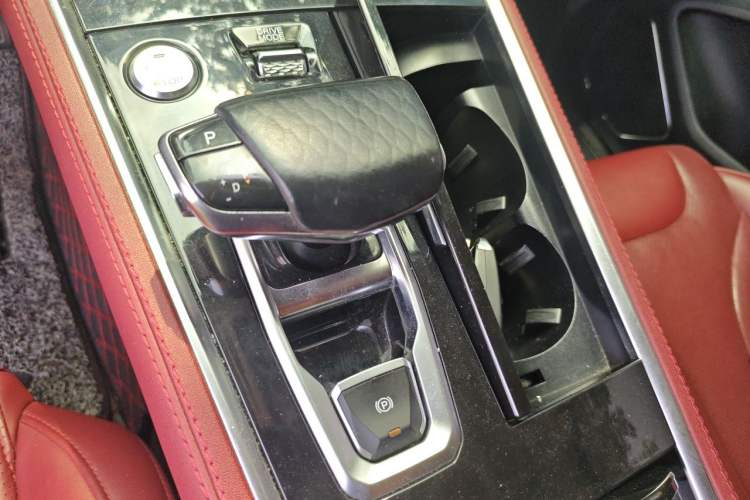 Used CHANGAN CS85 COUPE 2019 1.5T DCT Luxury Version China VI Standard Gear Lever