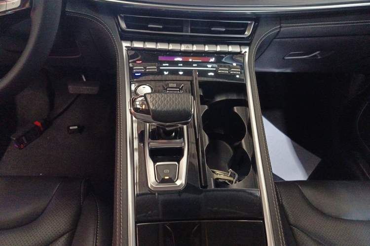 Used CHANGAN CS85 COUPE 2019 1.5T DCT Version China VI Standard Gear Lever