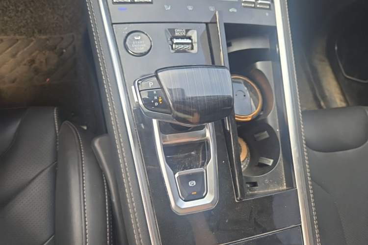 Used CHANGAN CS85 COUPE 2019 1.5T DCT Version China VI Standard Gear Lever