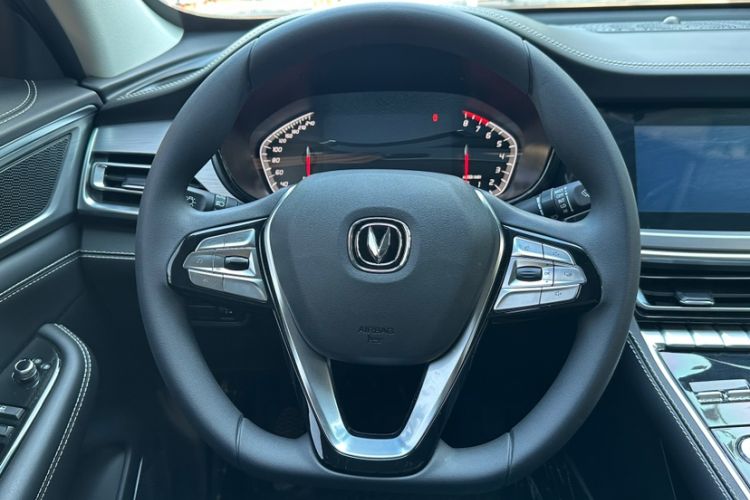 Used CHANGAN CS85 COUPE 2019 1.5T DCT Version China VI Standard Interior 1