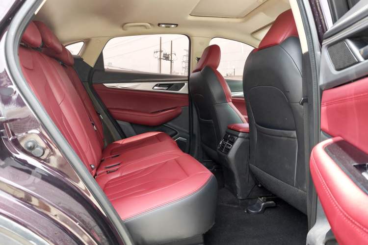 Used CHANGAN CS85 COUPE 2019 1.5T DCT Dynamic Version China VI Standard Interior 3