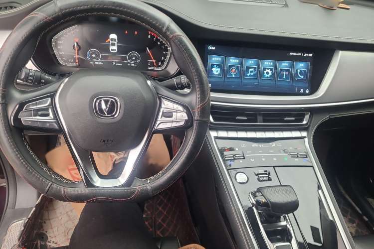 Used CHANGAN CS85 COUPE 2019 1.5T DCT Dynamic Version China VI Standard Interior 3