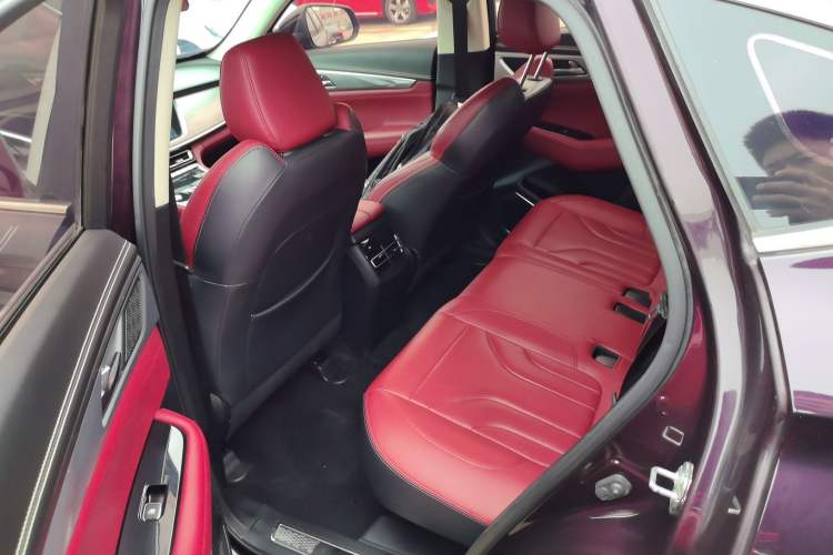 Used CHANGAN CS85 COUPE 2019 1.5T DCT Dynamic Version China VI Standard Interior 4