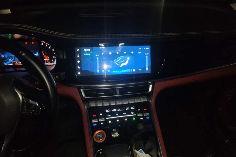 Used CHANGAN CS85 COUPE 2019 2.0T Automatic Luxury Edition China VI Standard Audio And AC Panel